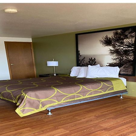 Super 8 By Wyndham Wells Hotell Eksteriør bilde