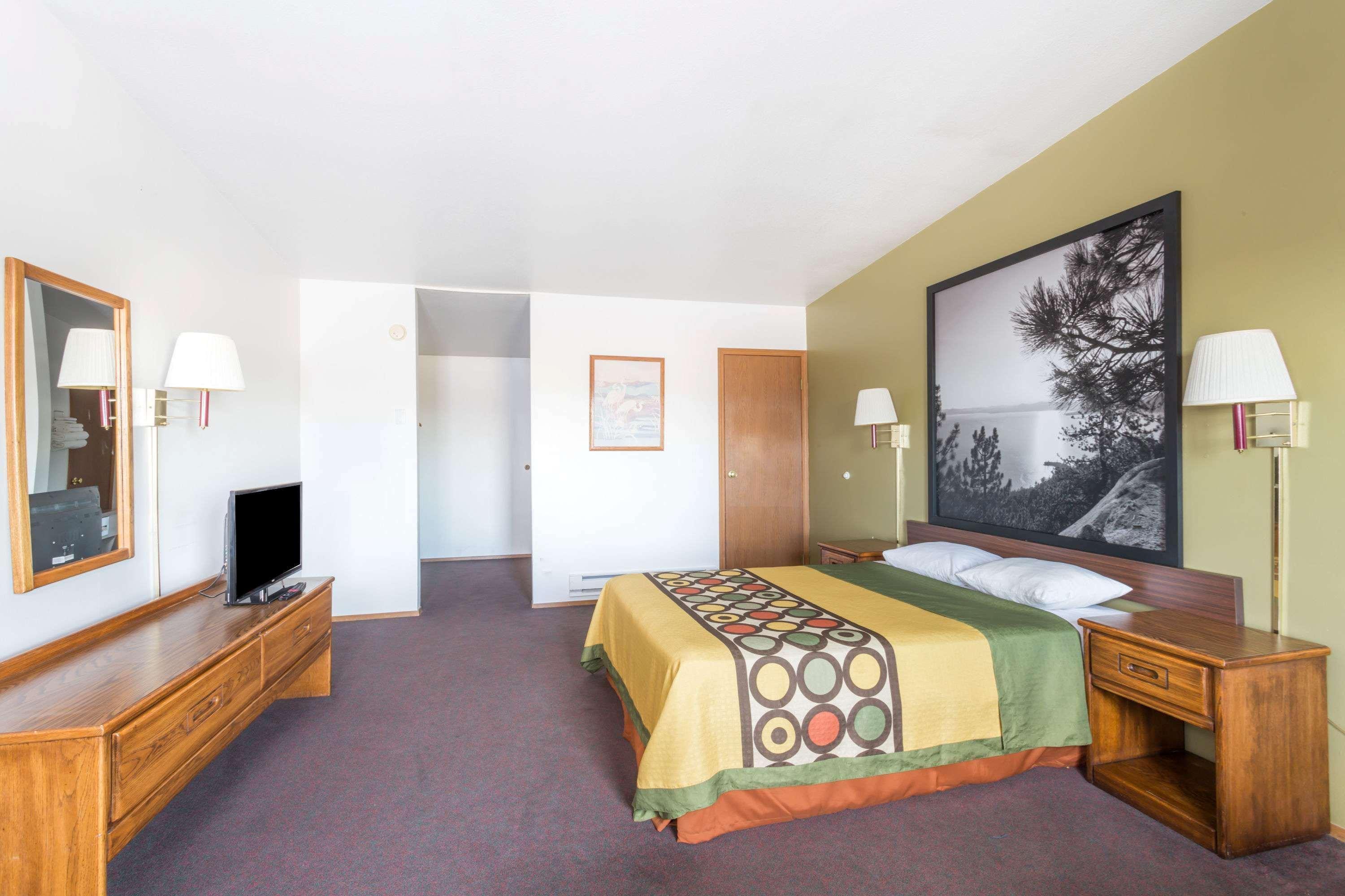 Super 8 By Wyndham Wells Hotell Eksteriør bilde