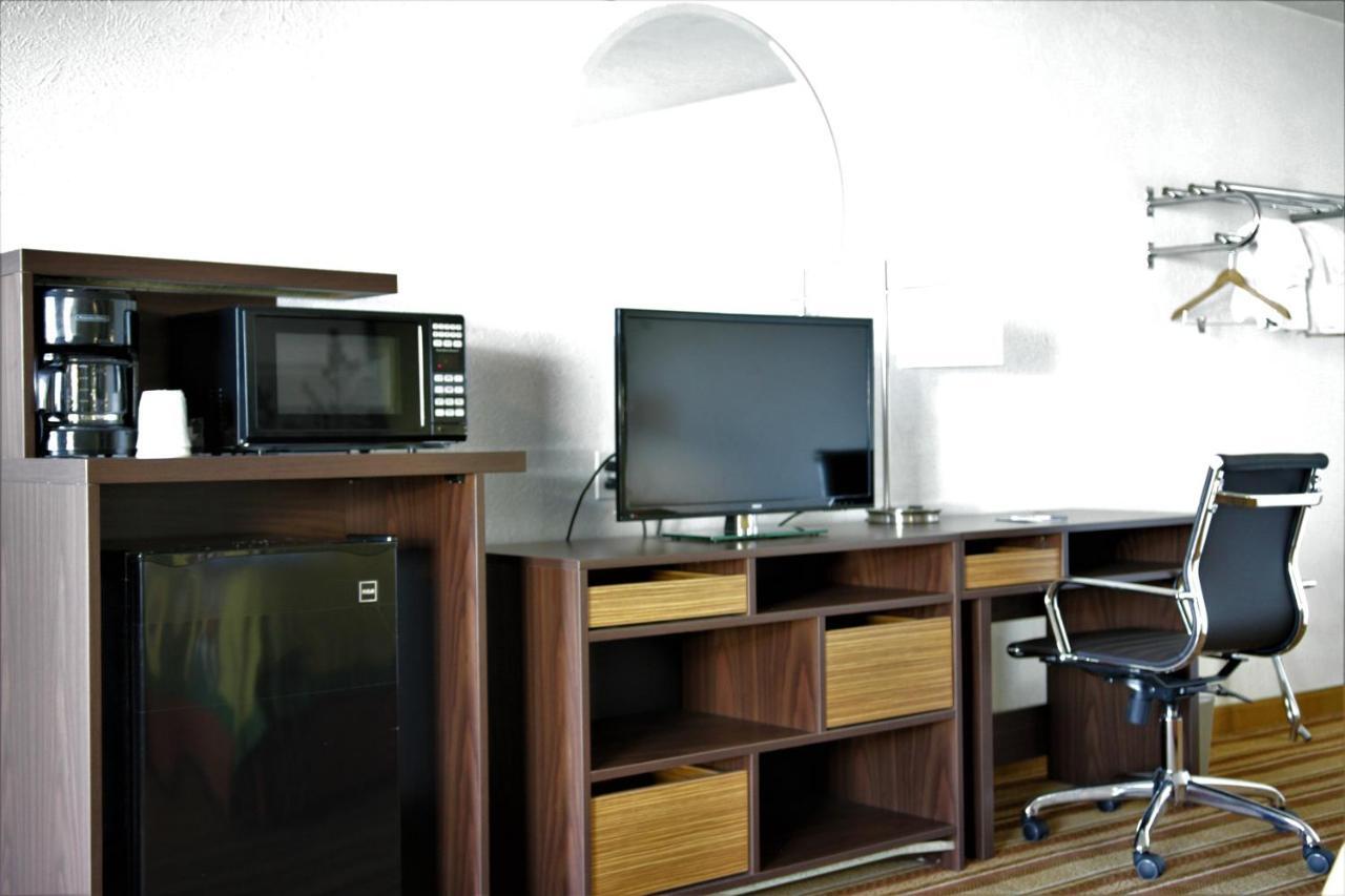 Super 8 By Wyndham Wells Hotell Eksteriør bilde