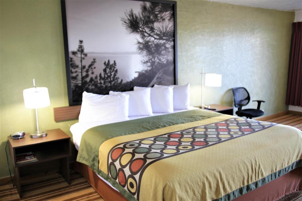 Super 8 By Wyndham Wells Hotell Eksteriør bilde